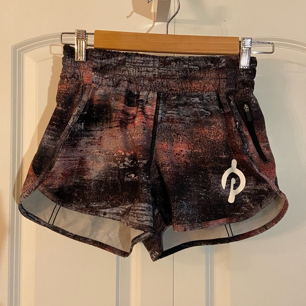 Lululemon x Peloton Tracker Mid-Rise Short 4" Pink Black Space print 4